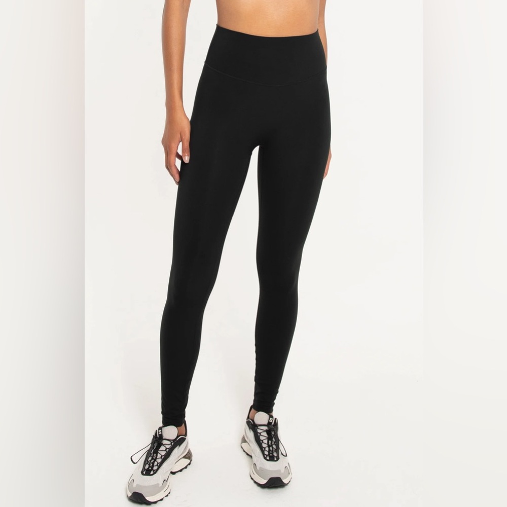 FORM Core Black Leggings
